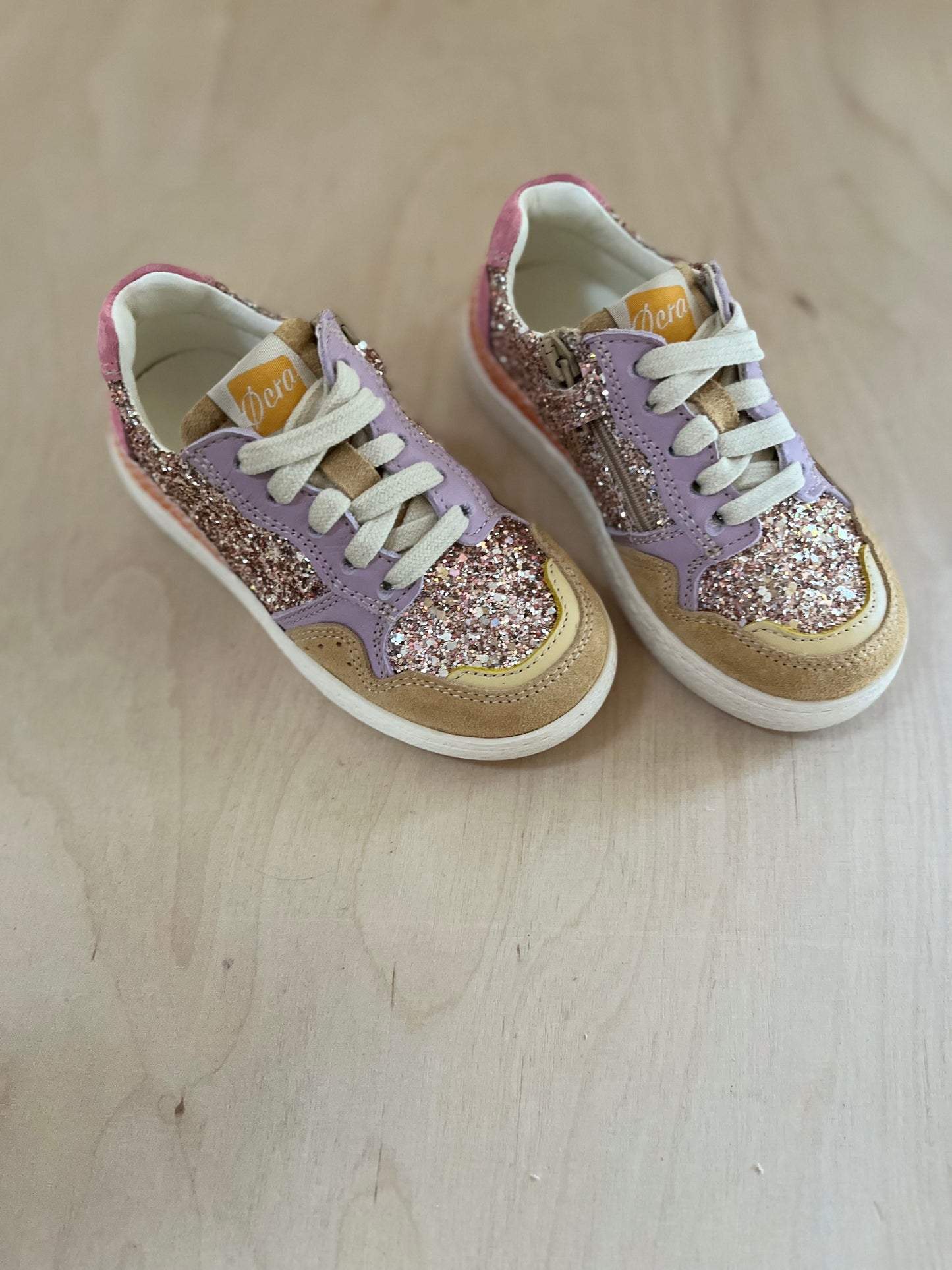 sneaker puck - rockstar glitter gold