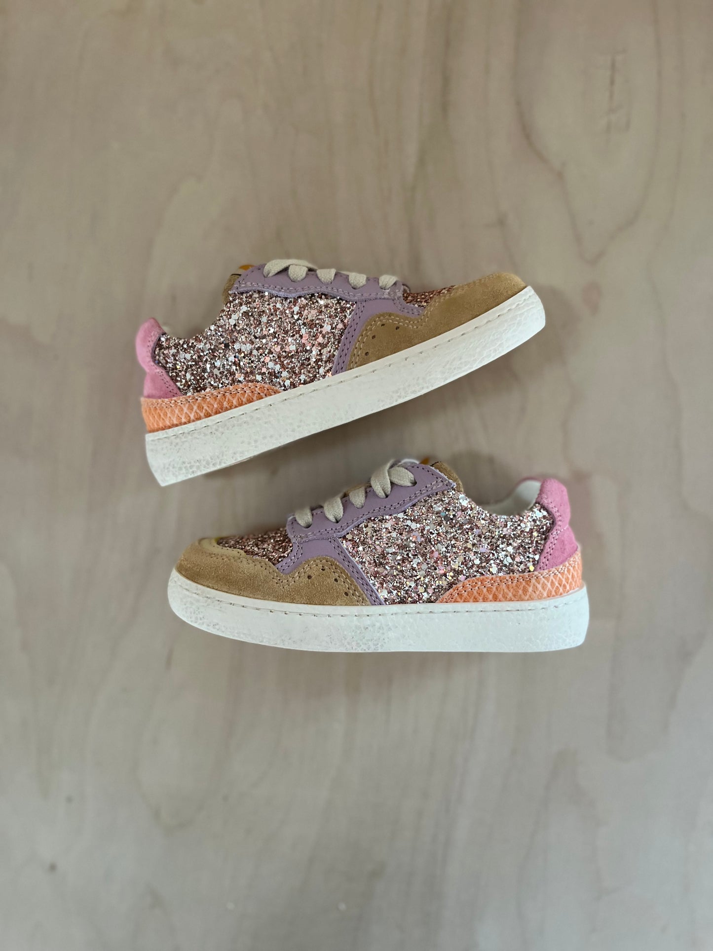 sneaker puck - rockstar glitter gold