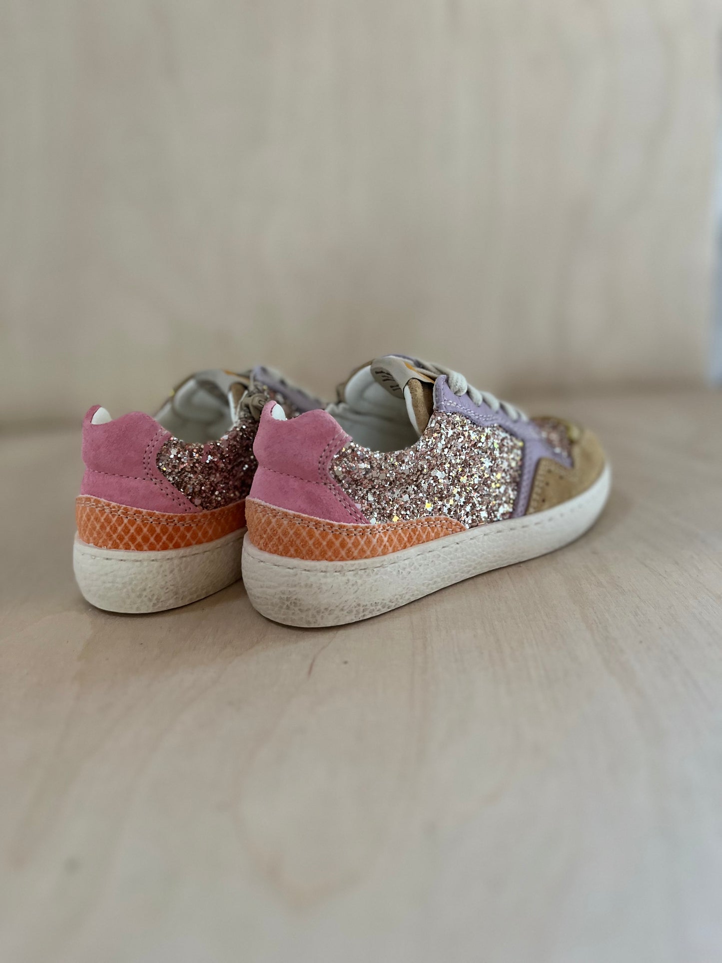 sneaker puck - rockstar glitter gold