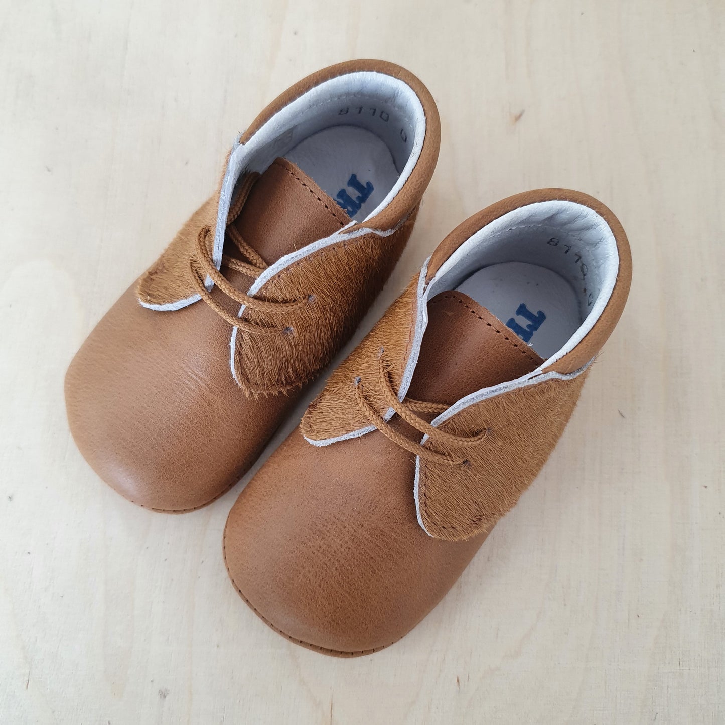 babyslofjes - cognac met ponyhaar