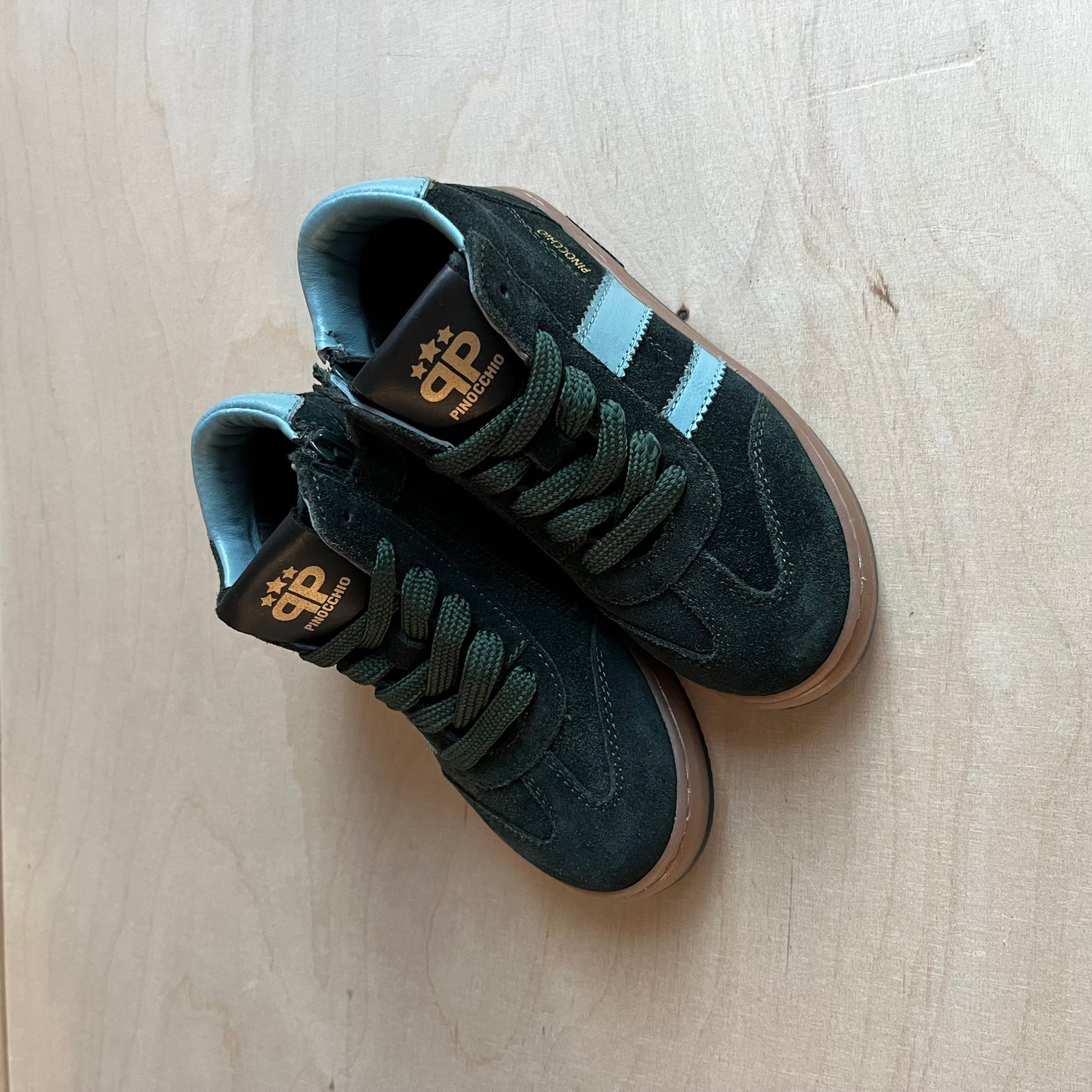 sneaker harry - groen suede, azuurblauwe strepen