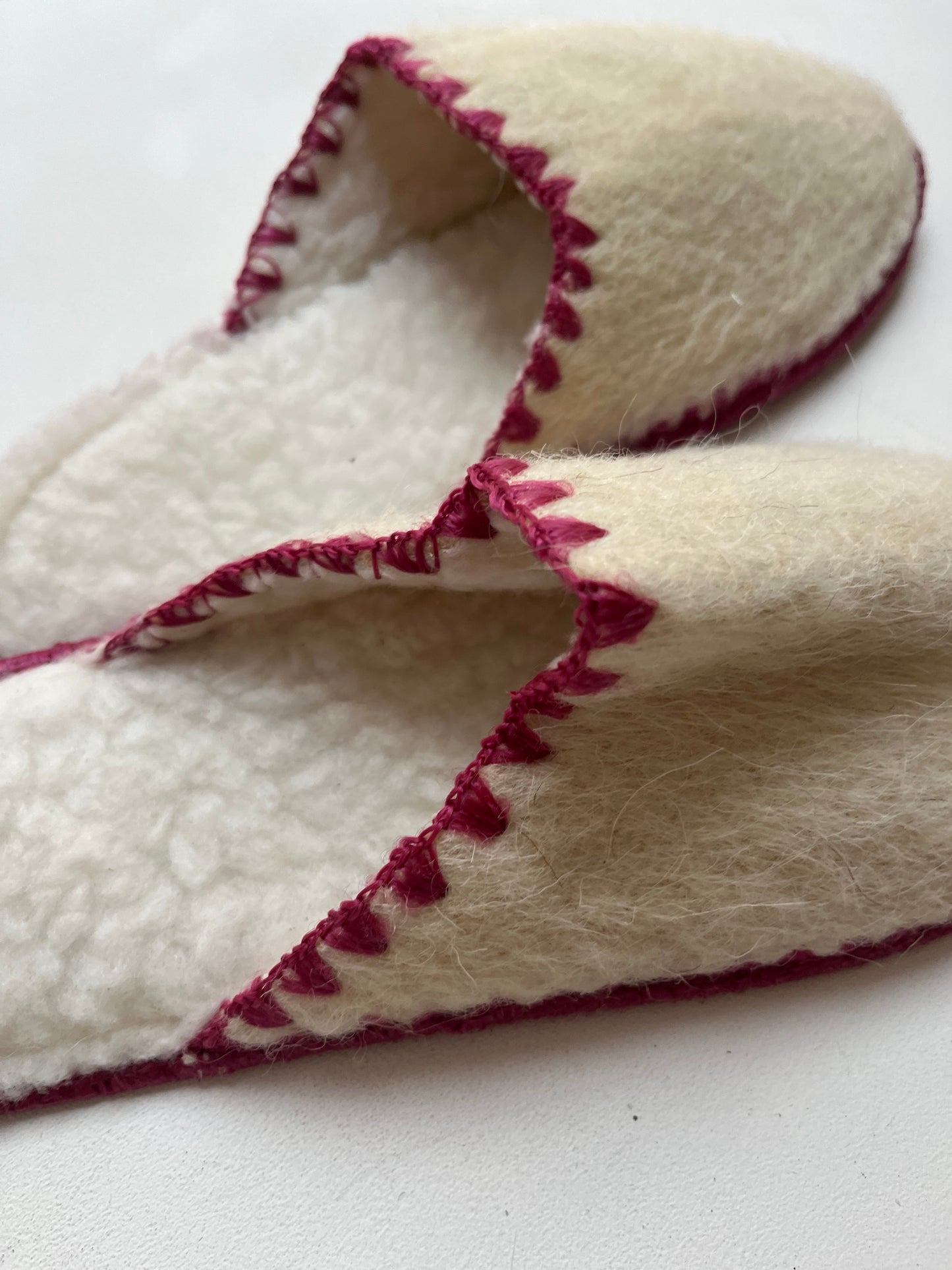 wollen pantoffel, rode bies