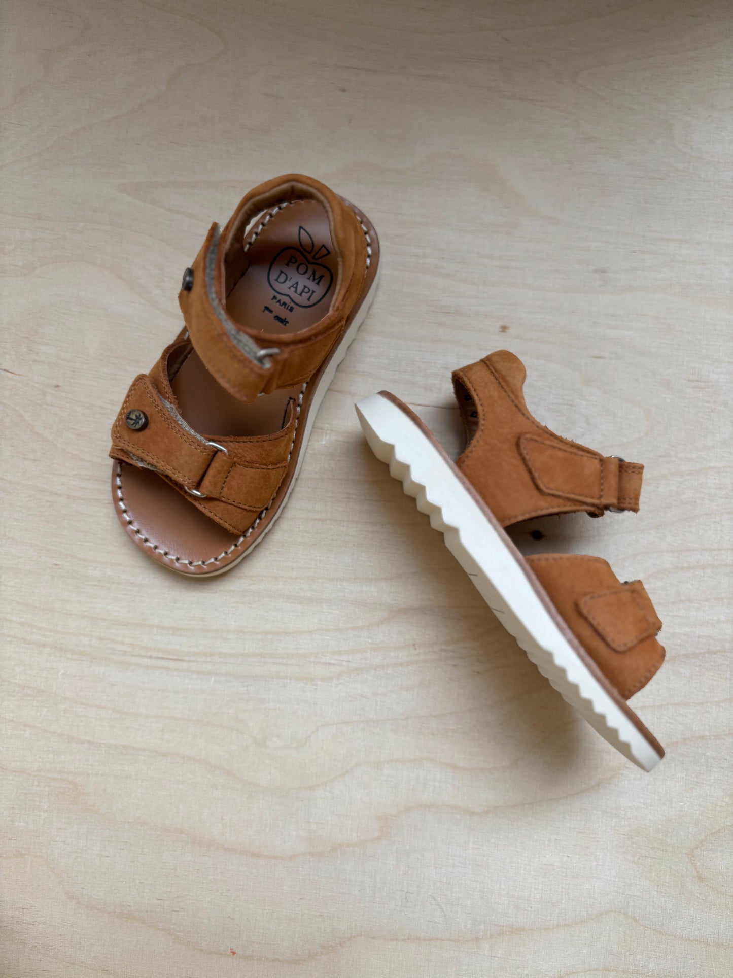 Pom d'api sandaal waf easy nubuck camel
