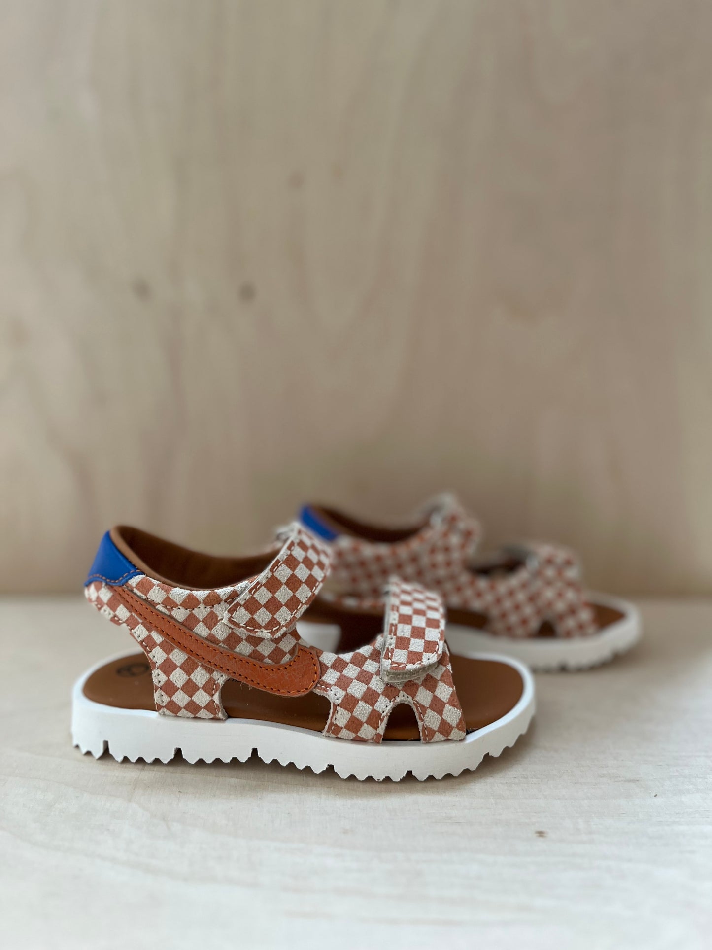 sandaal velcro - bruin met blauwe details