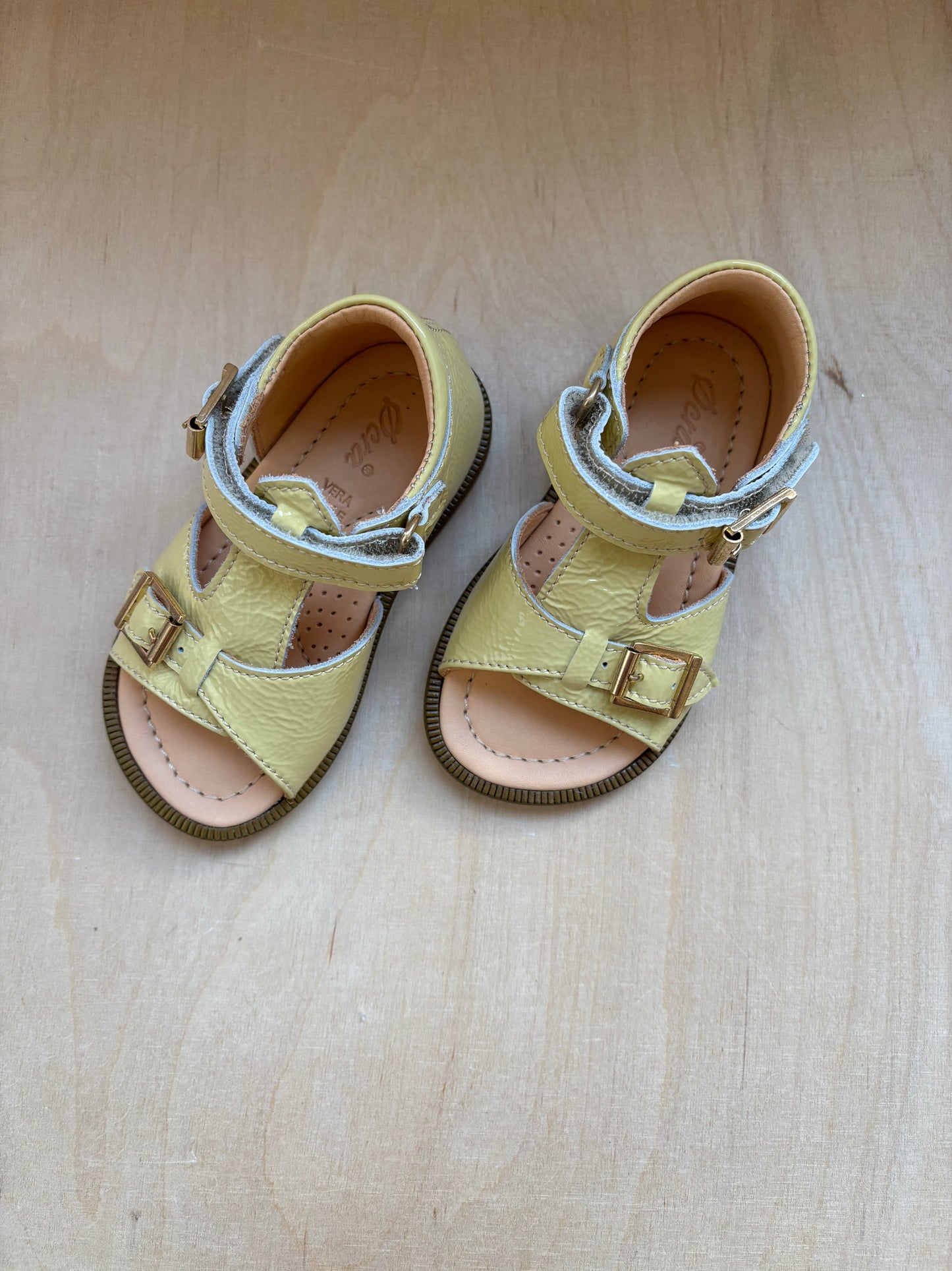 Ocra eerste stapsandaal lime