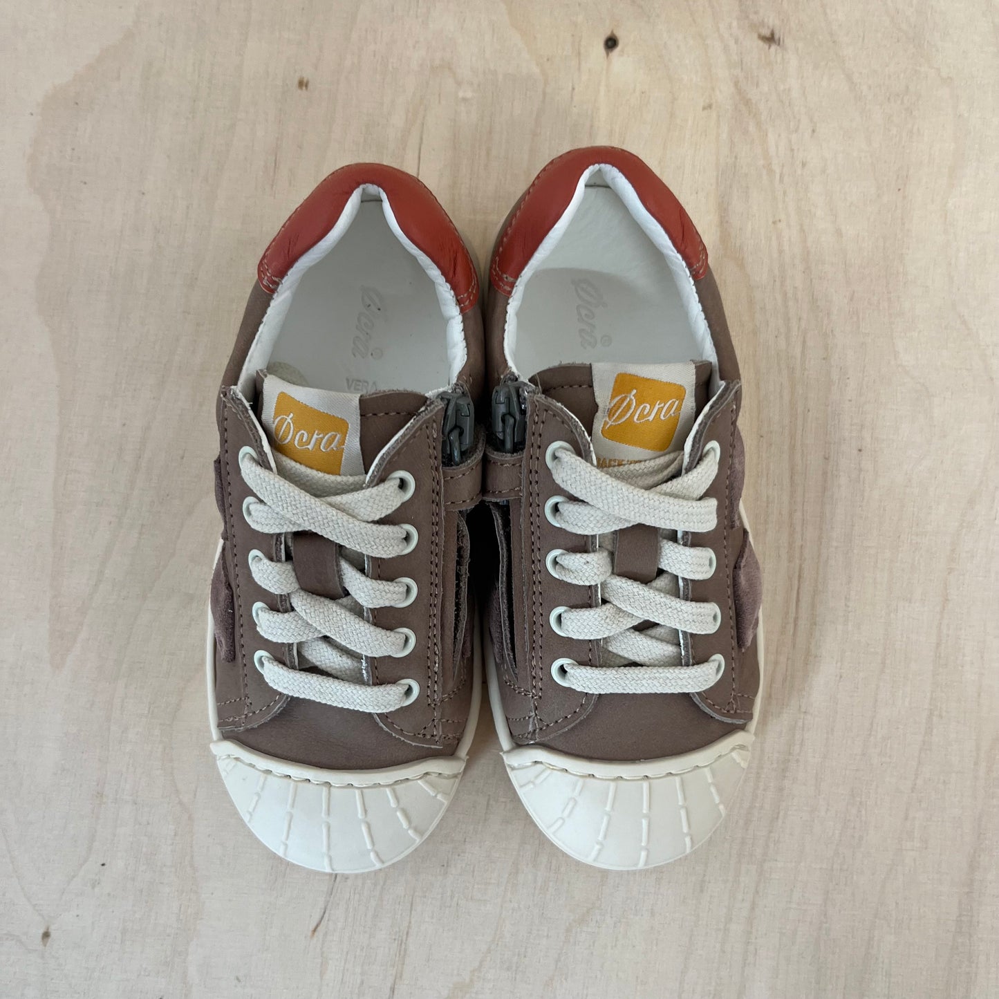 sneaker gus - taupe, rood detail