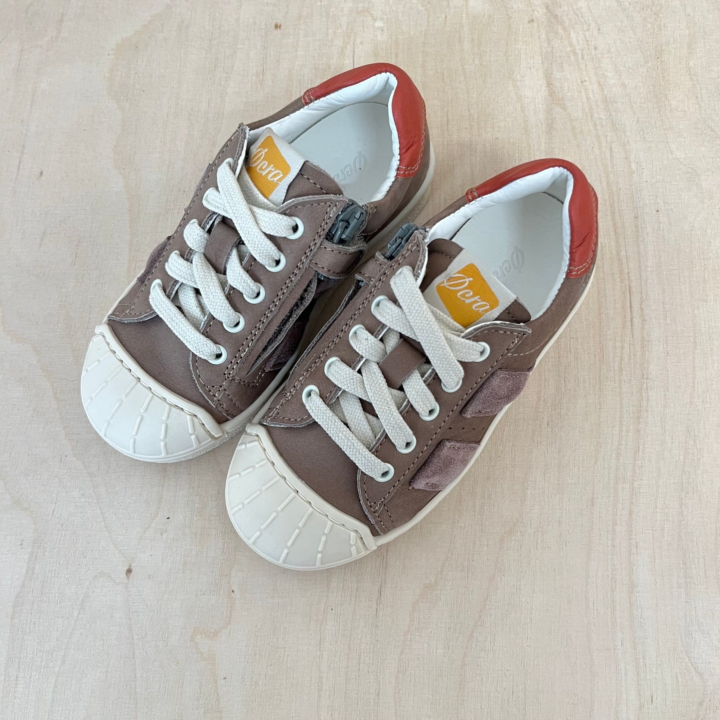 sneaker gus - taupe, rood detail