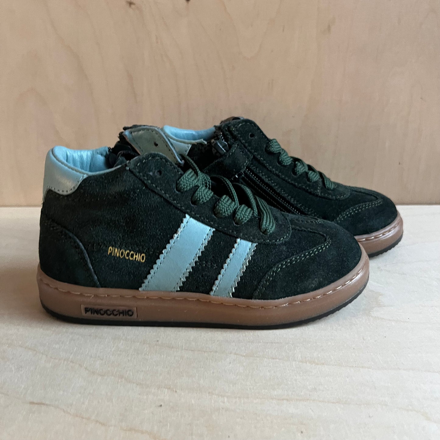 sneaker harry - groen suede, azuurblauwe strepen