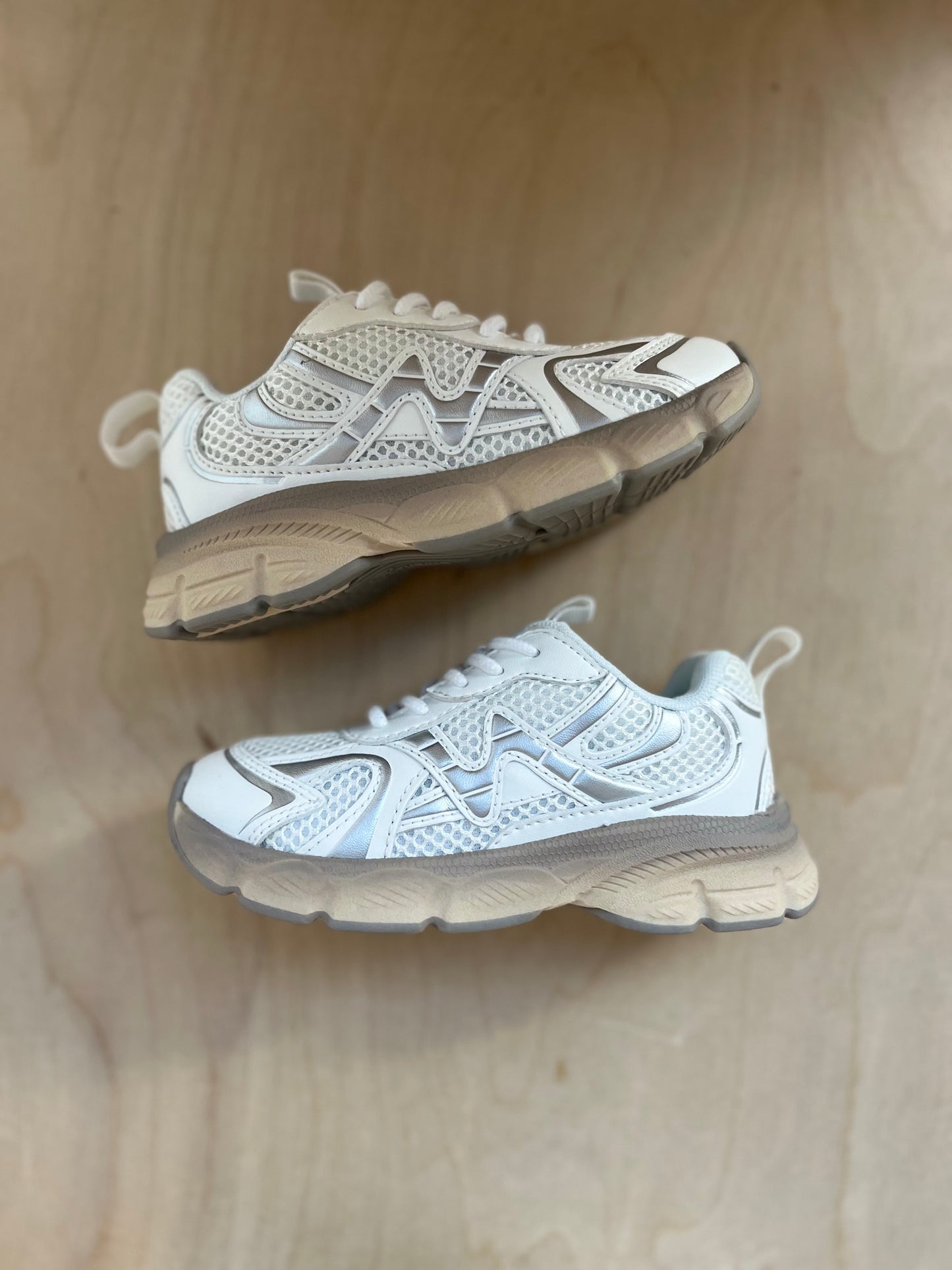 sneaker wave - white silver