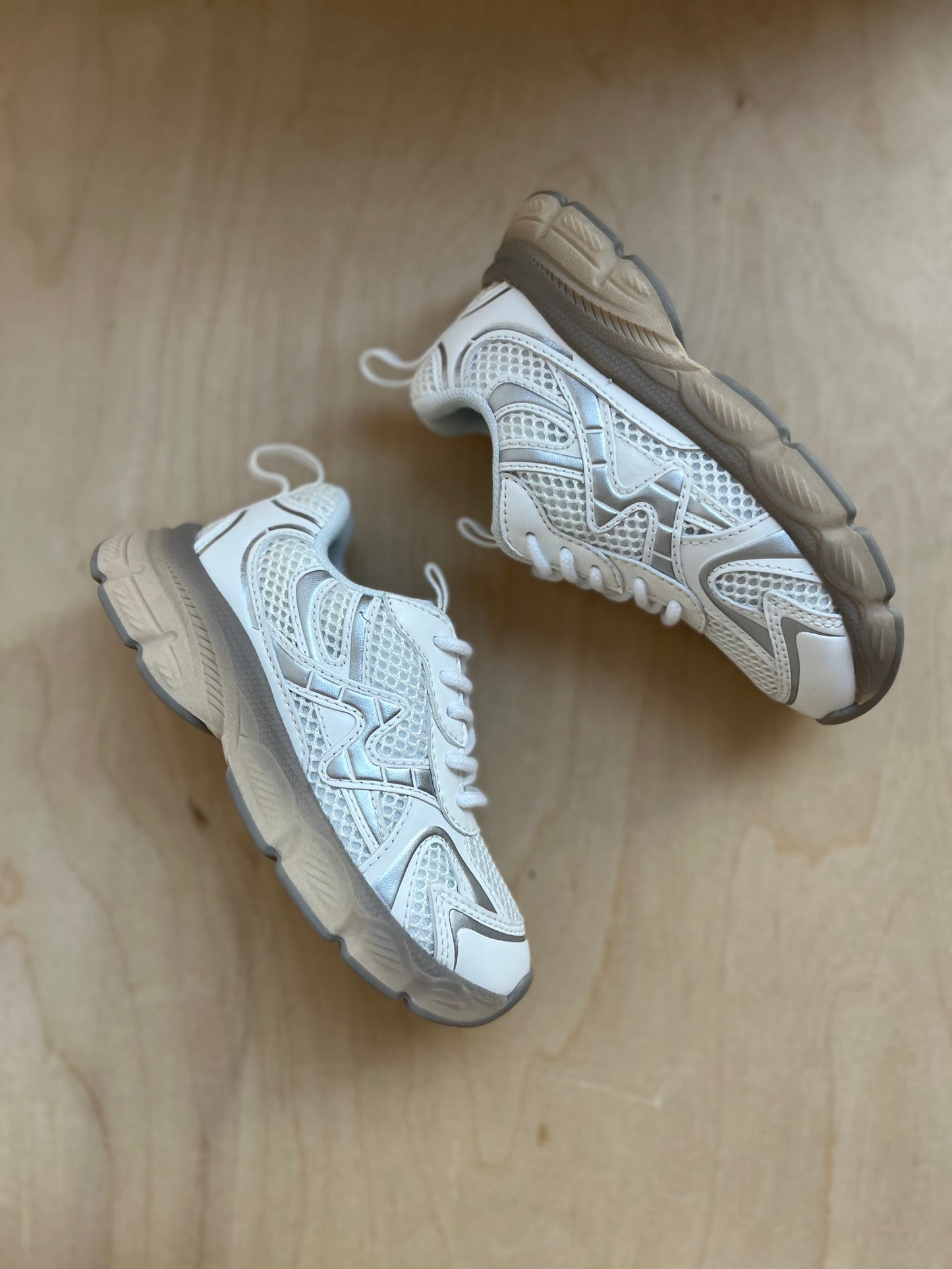 sneaker wave - white silver