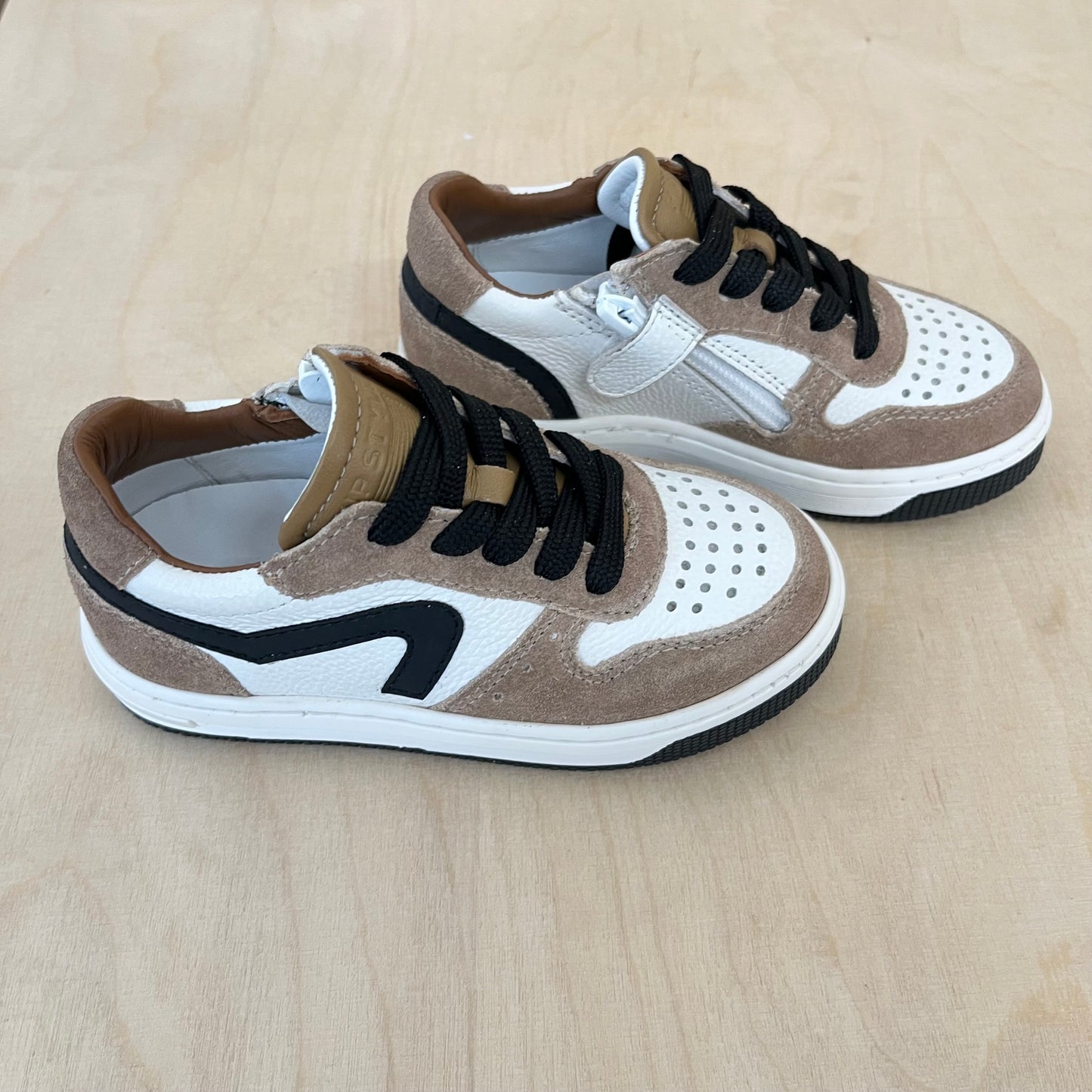 sneaker taupe creme