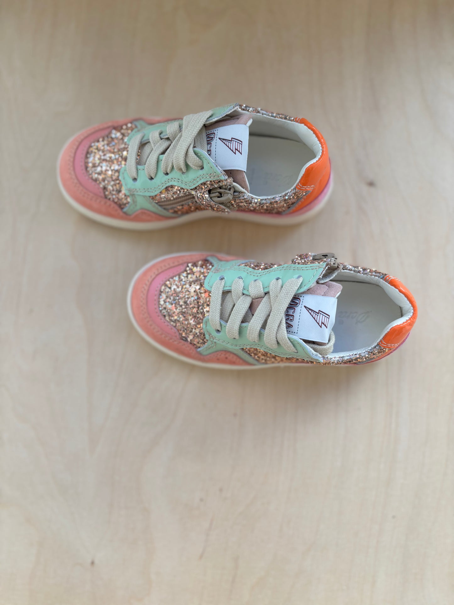 Ocra sneaker puck glitter