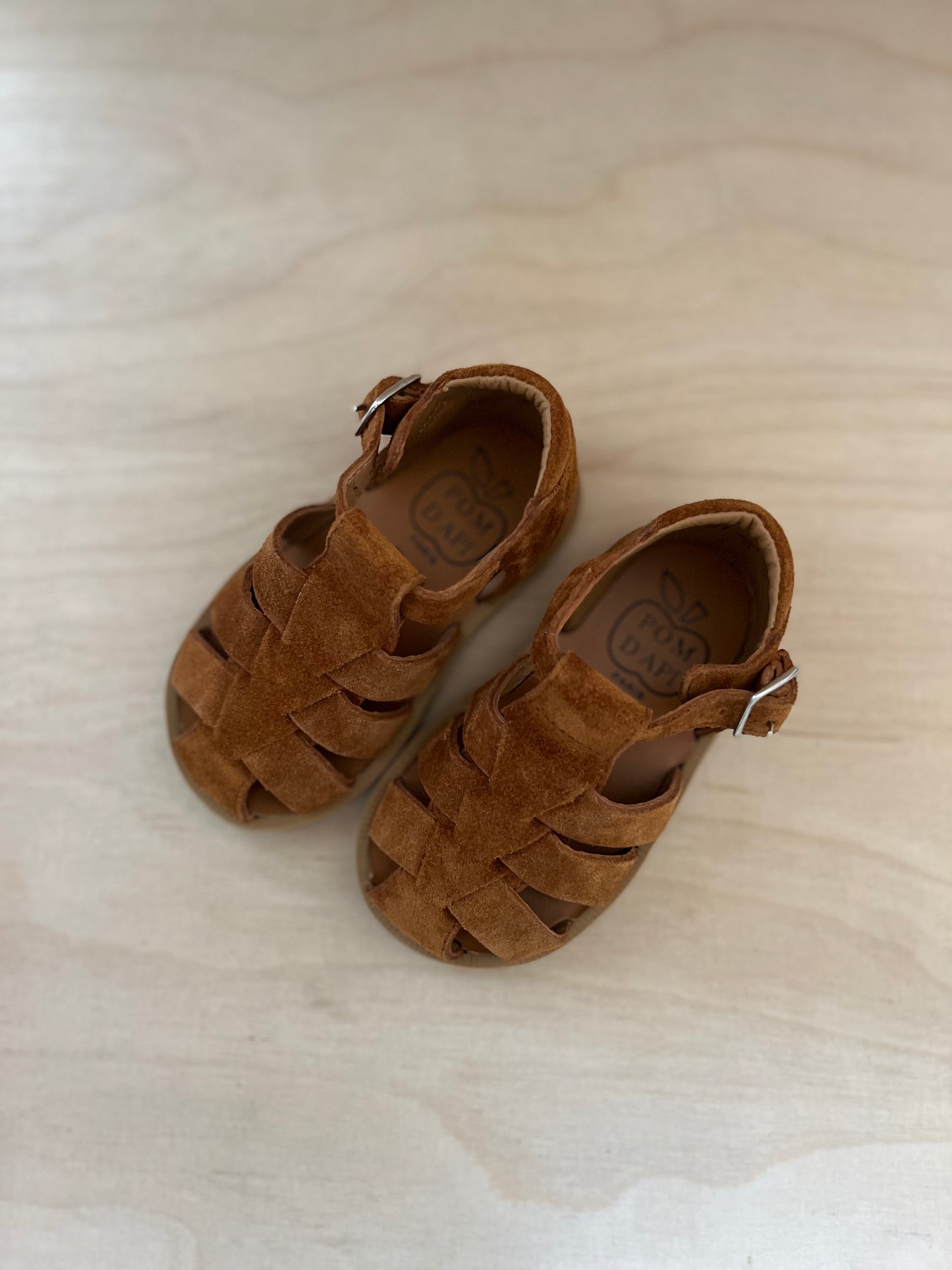 stapsandaal poppy daddy - velours caramel