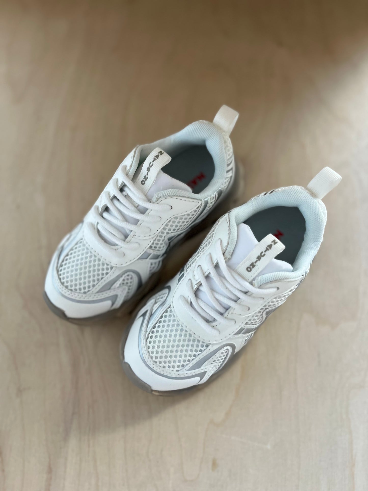 sneaker wave - white silver