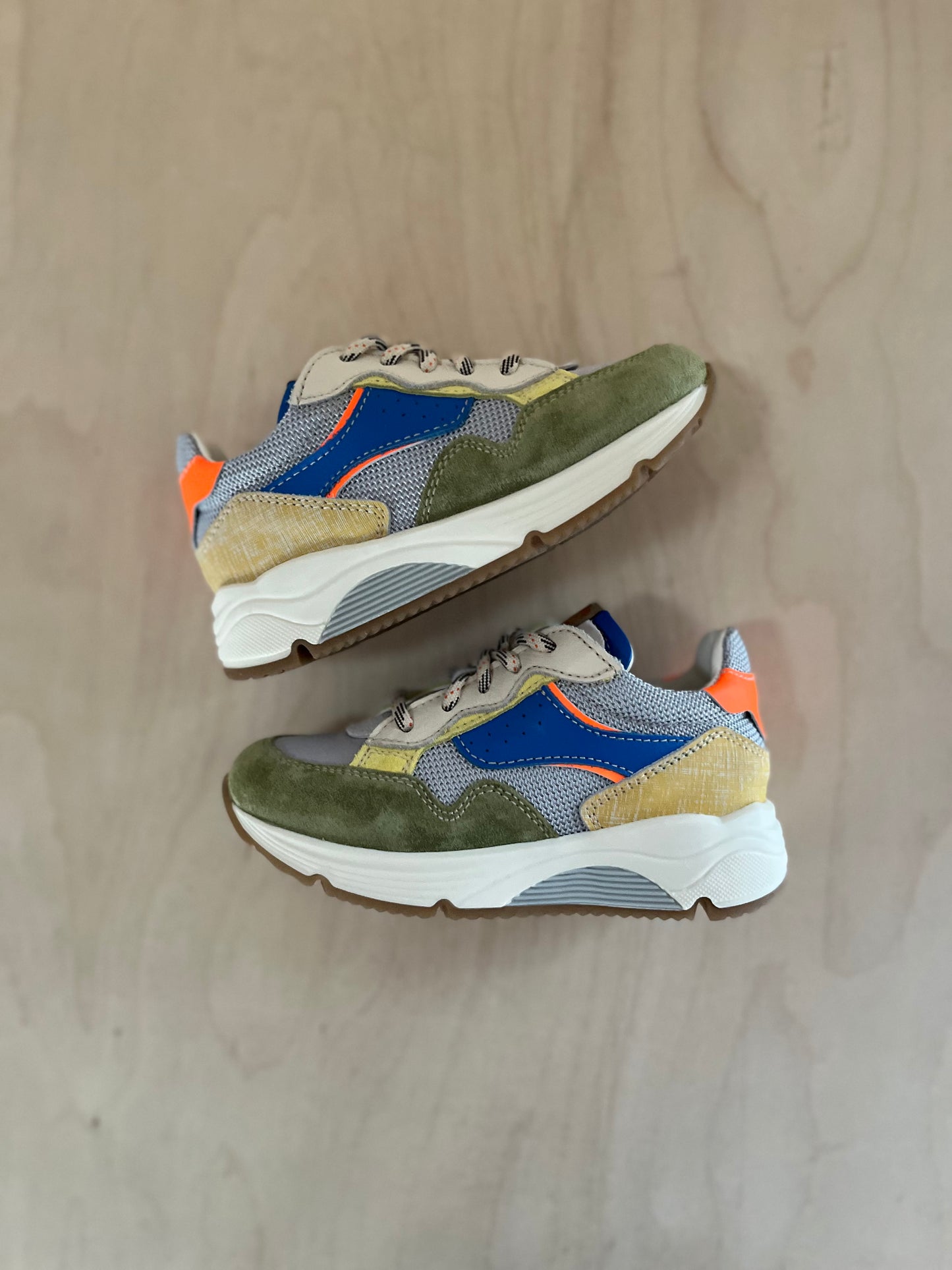 runner - mazaru grijs/blauw fluo oranje