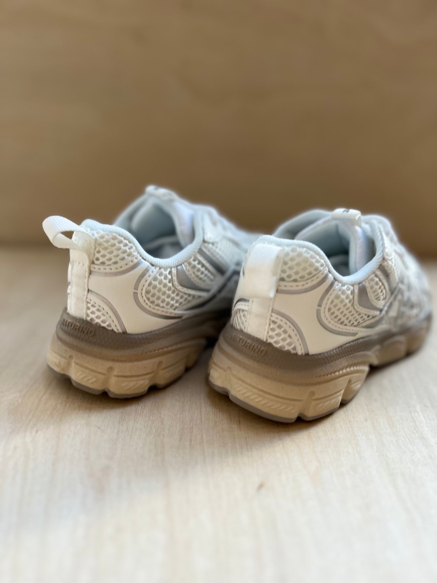 sneaker wave - white silver