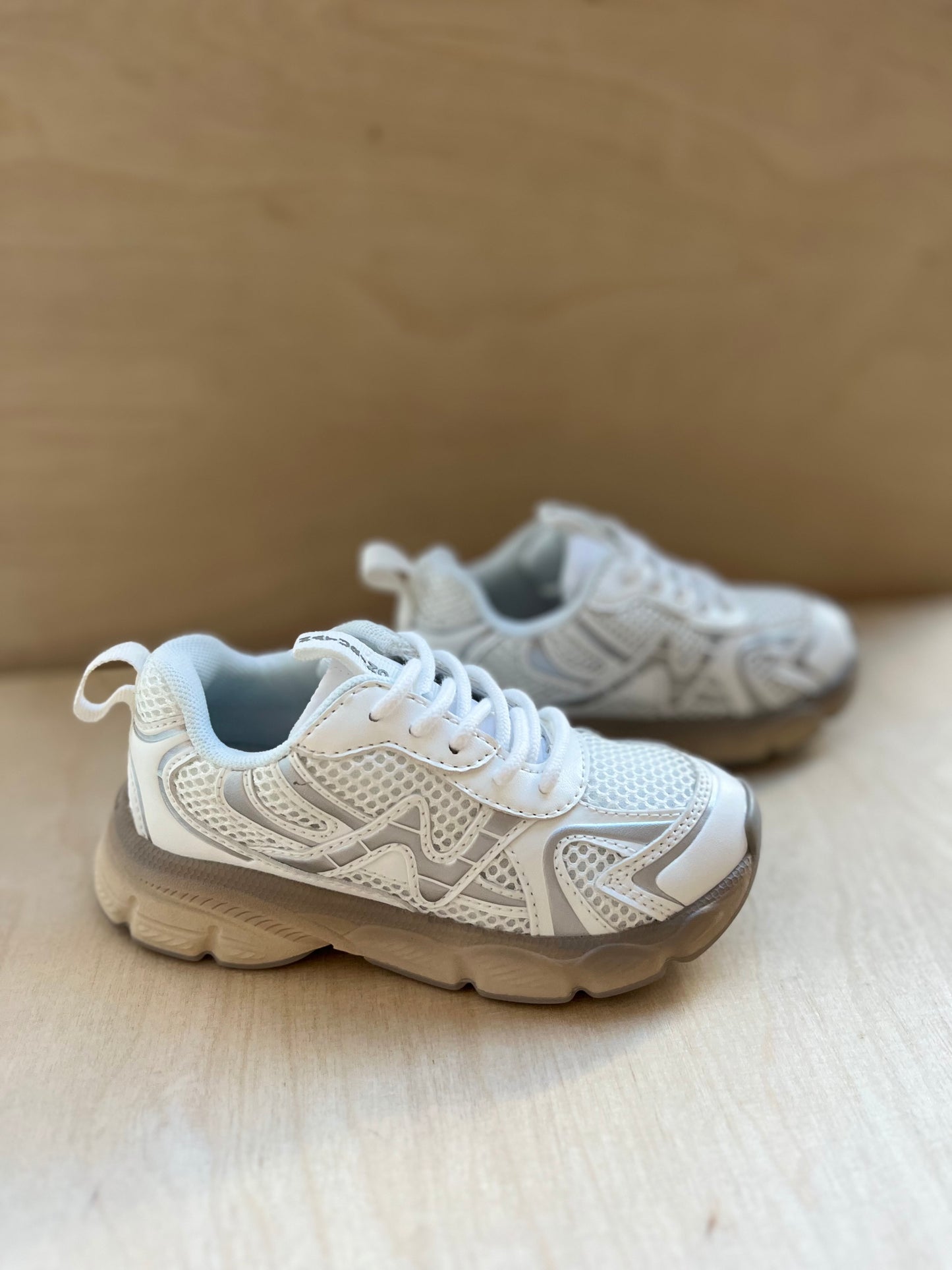 sneaker wave - white silver