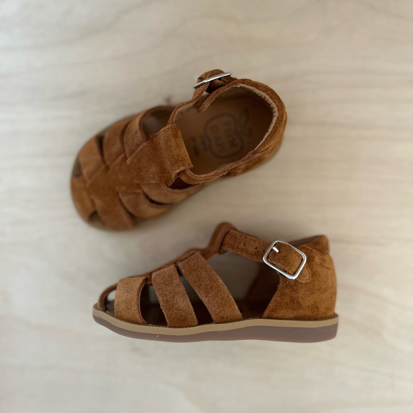 stapsandaal poppy daddy - velours caramel