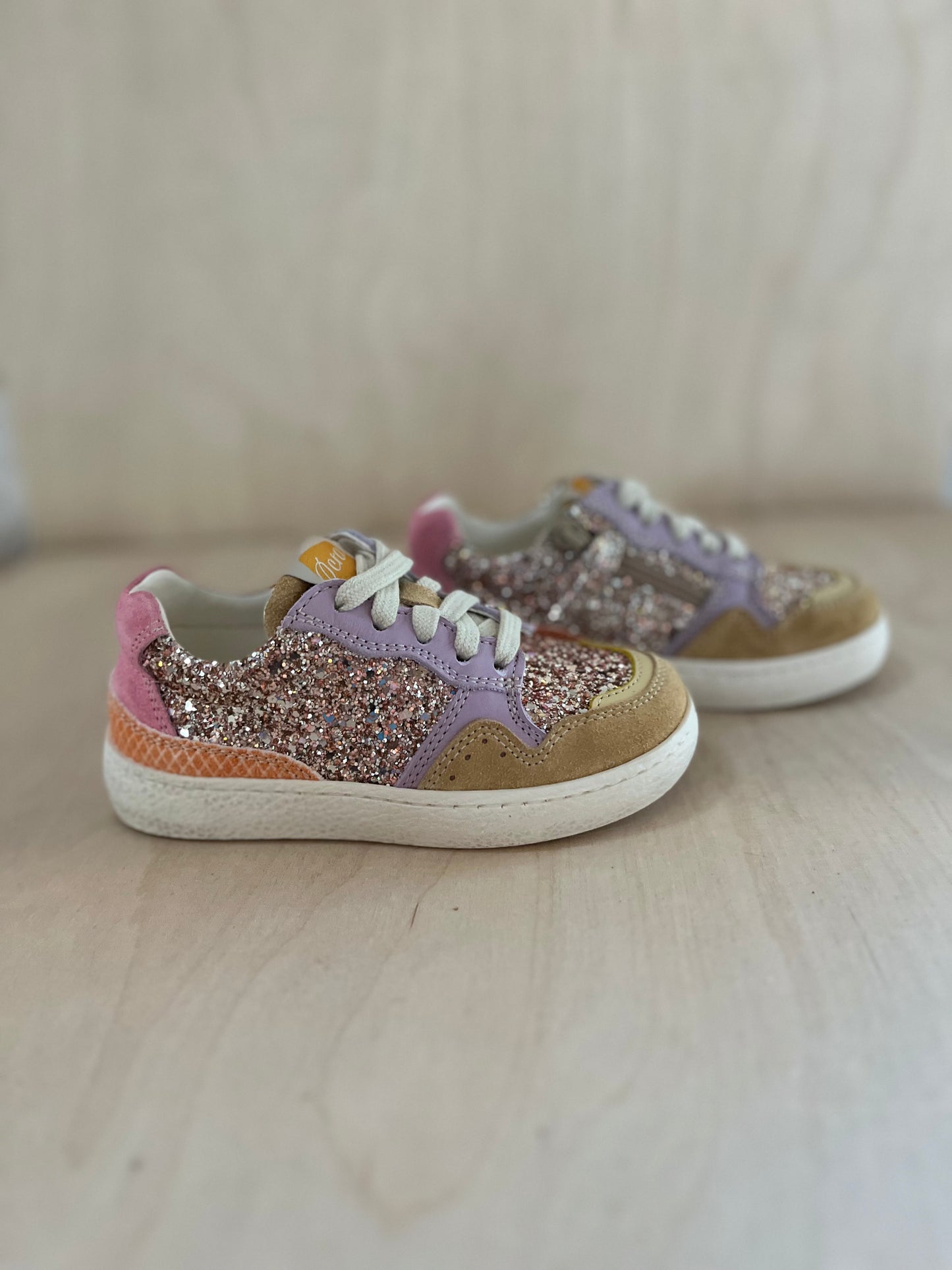 sneaker puck - rockstar glitter gold
