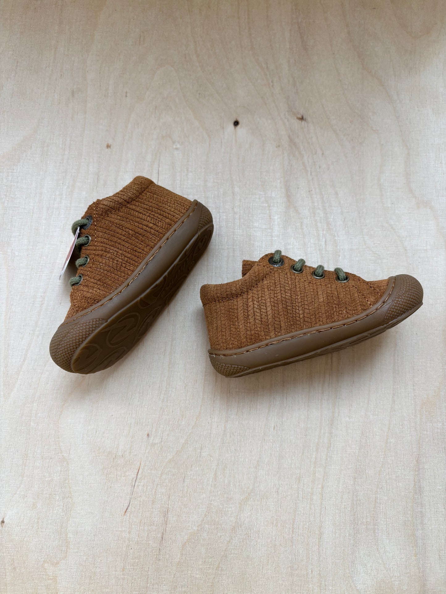 Naturino cocoon woven brown - sand groene veters