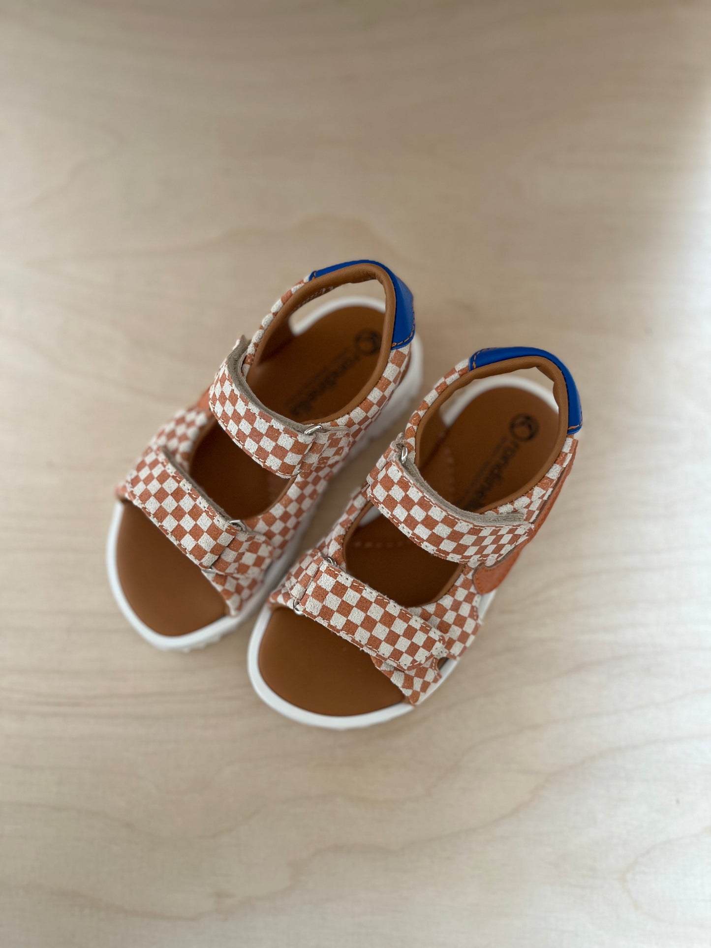 sandaal velcro - bruin met blauwe details