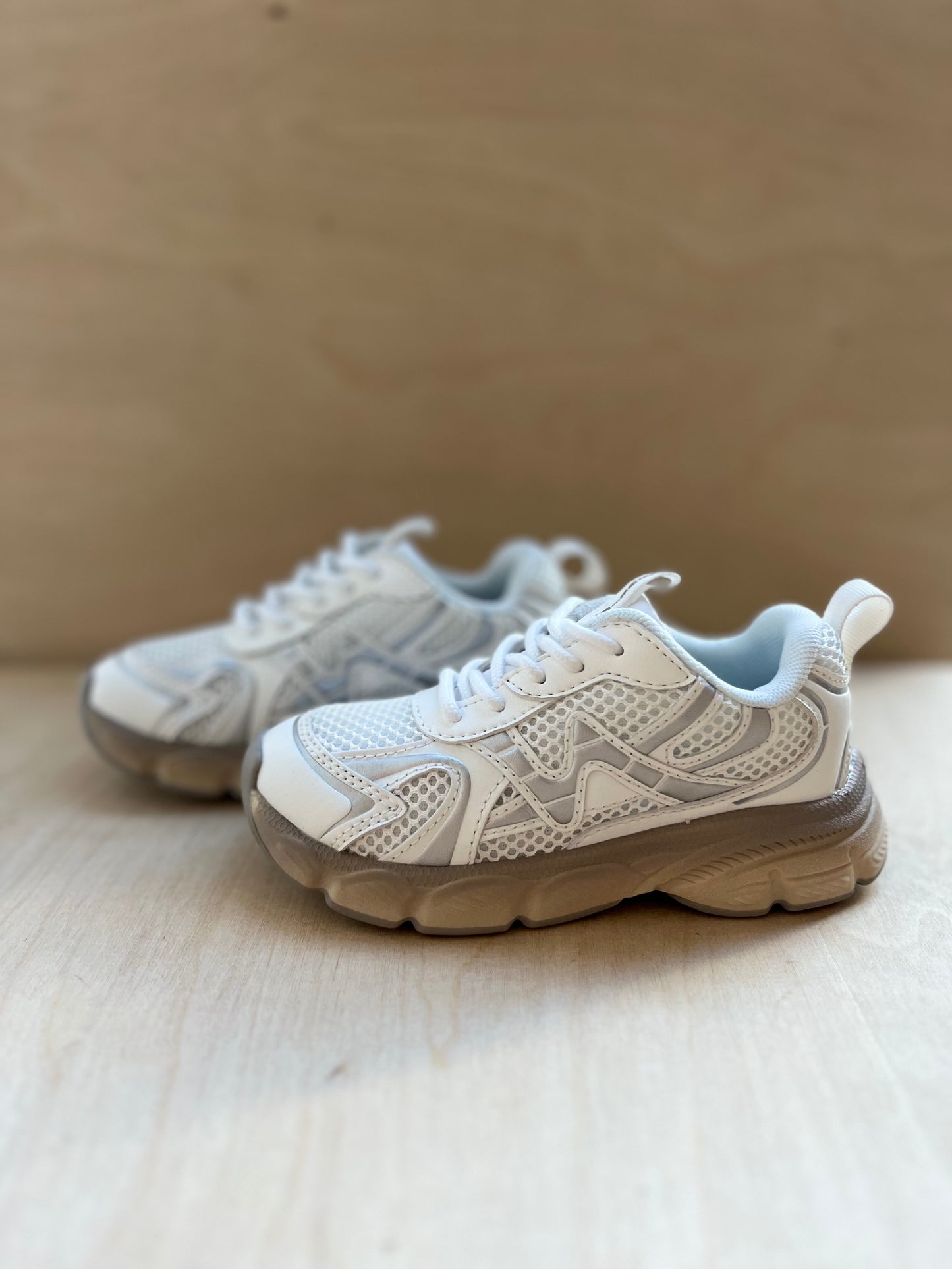 sneaker wave - white silver