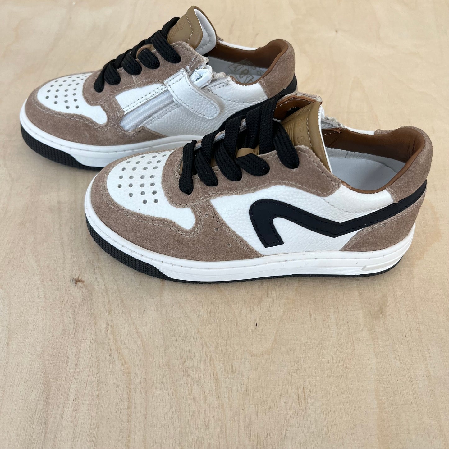sneaker taupe creme