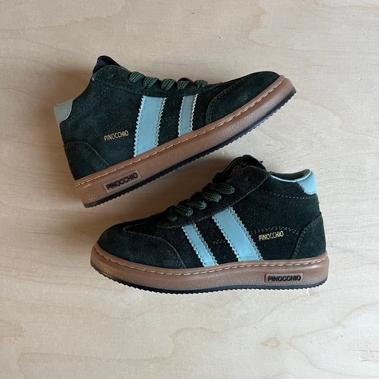 sneaker harry - groen suede, azuurblauwe strepen