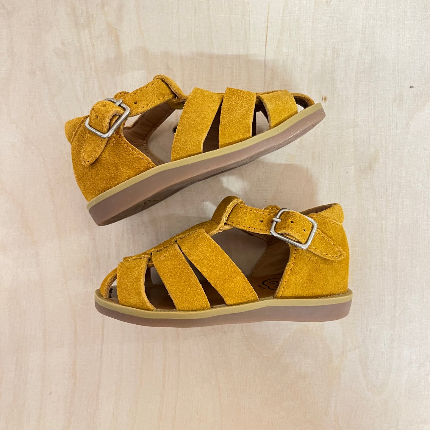 stapsandaal - poppy daddy velours - jaune (donker)