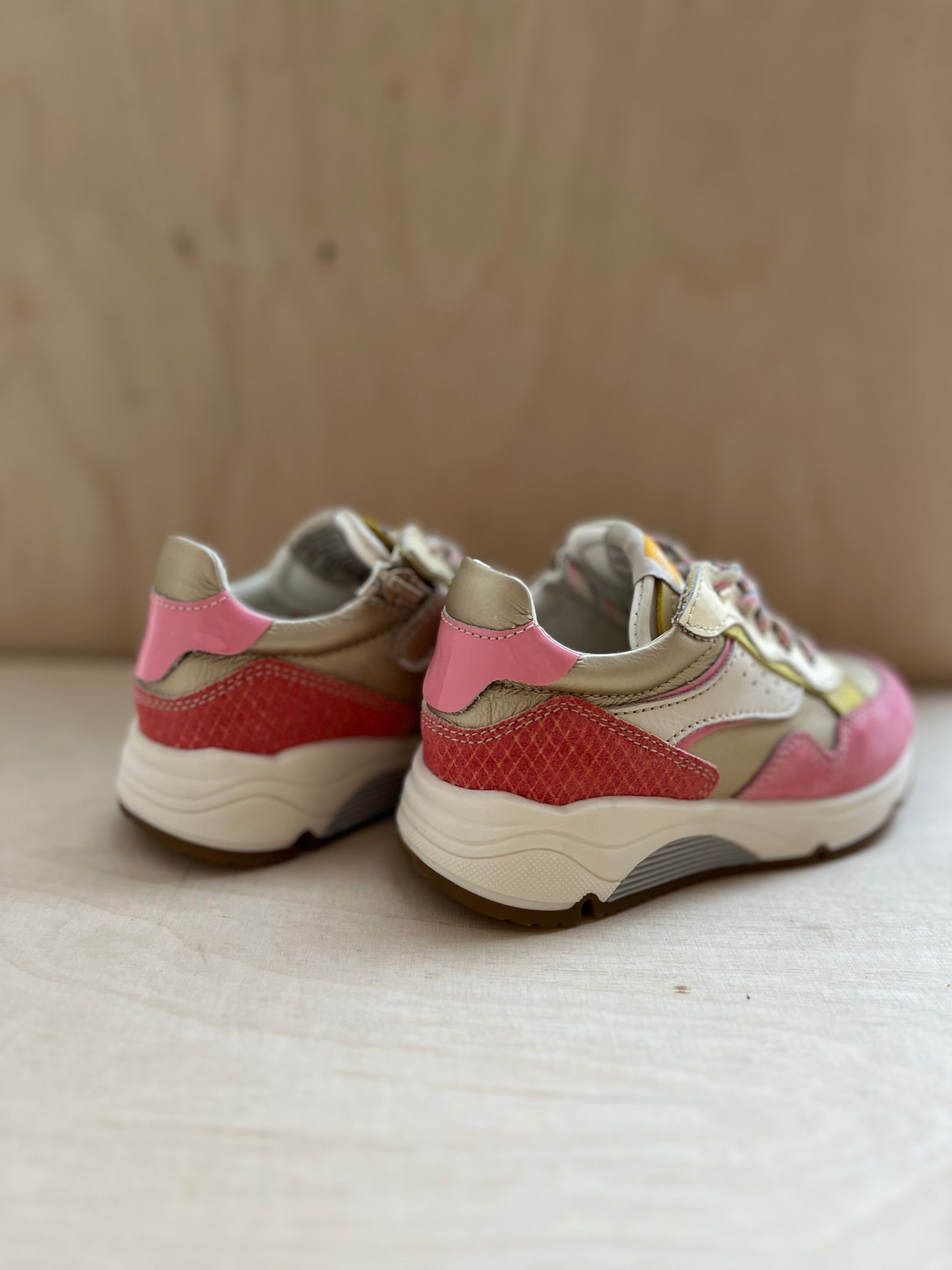 runner - gold pink