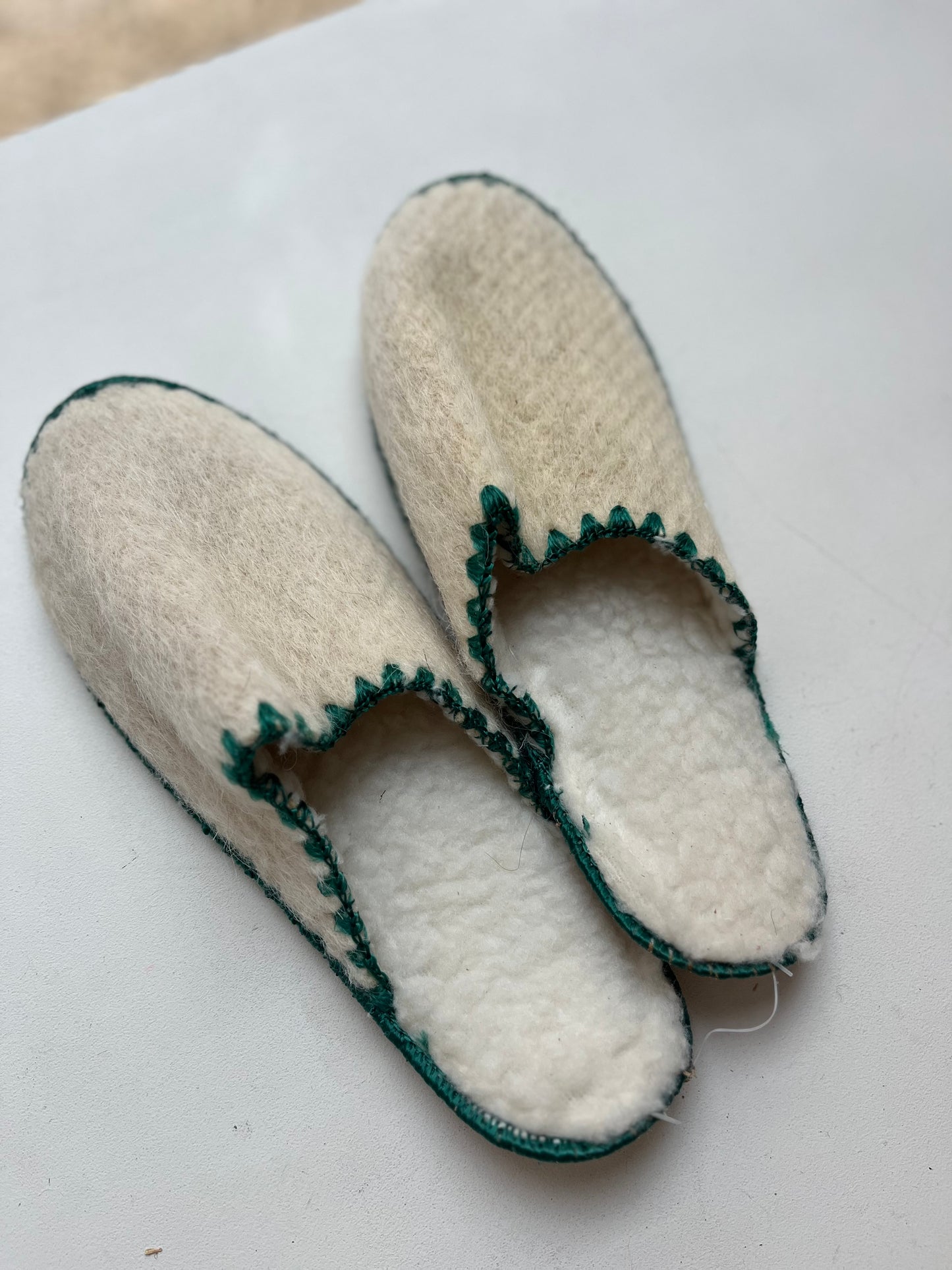 wollen pantoffel, groene bies