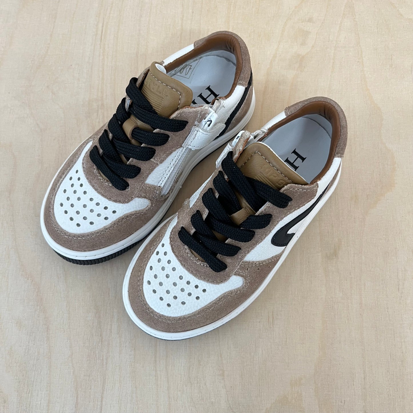 sneaker taupe creme