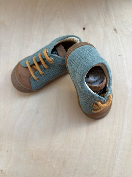 Naturino cocoon suede sage brown - gele veters