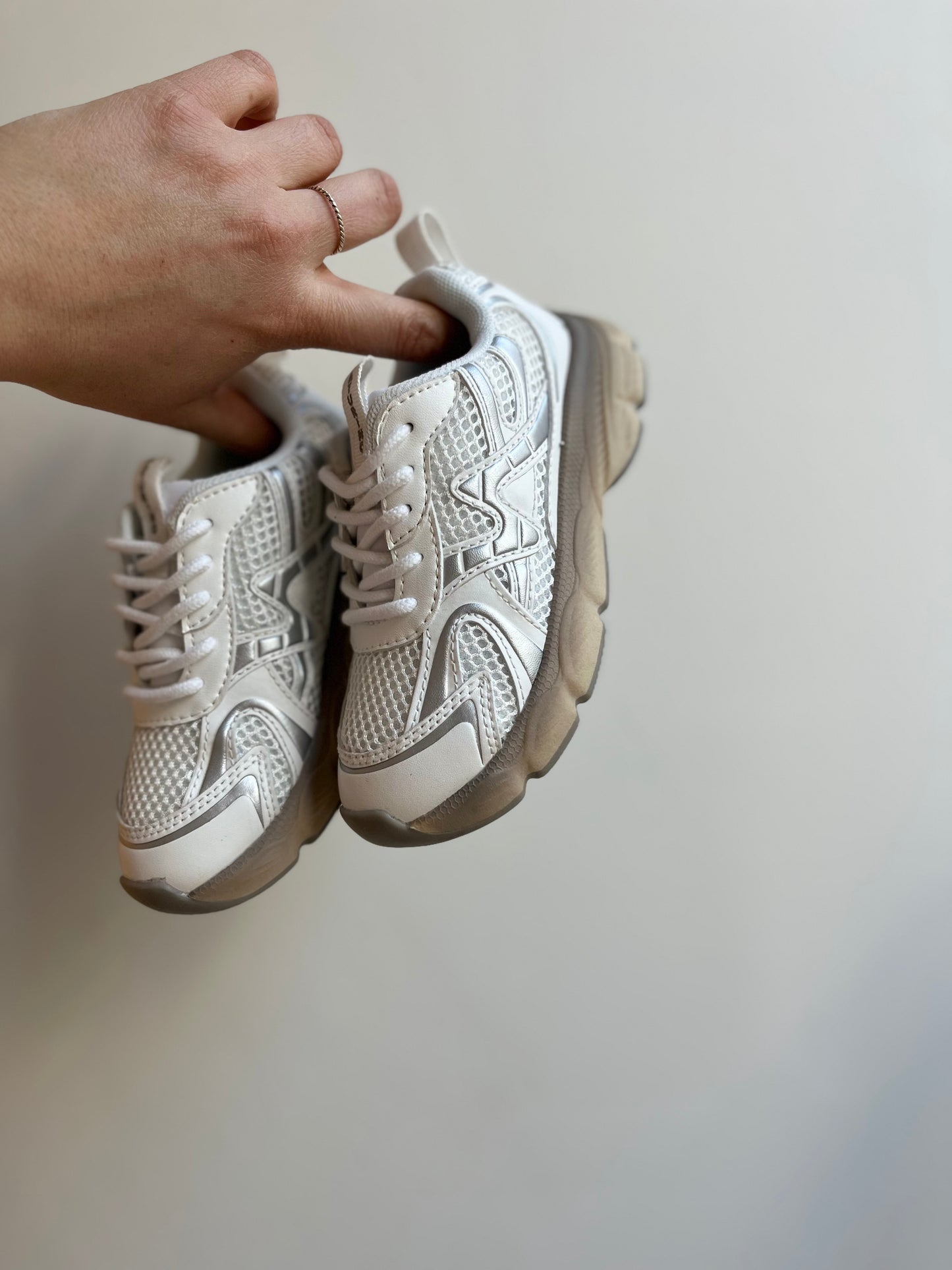sneaker wave - white silver