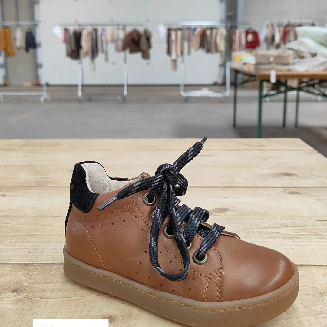 sneaker, donkerbruin met zwart detail