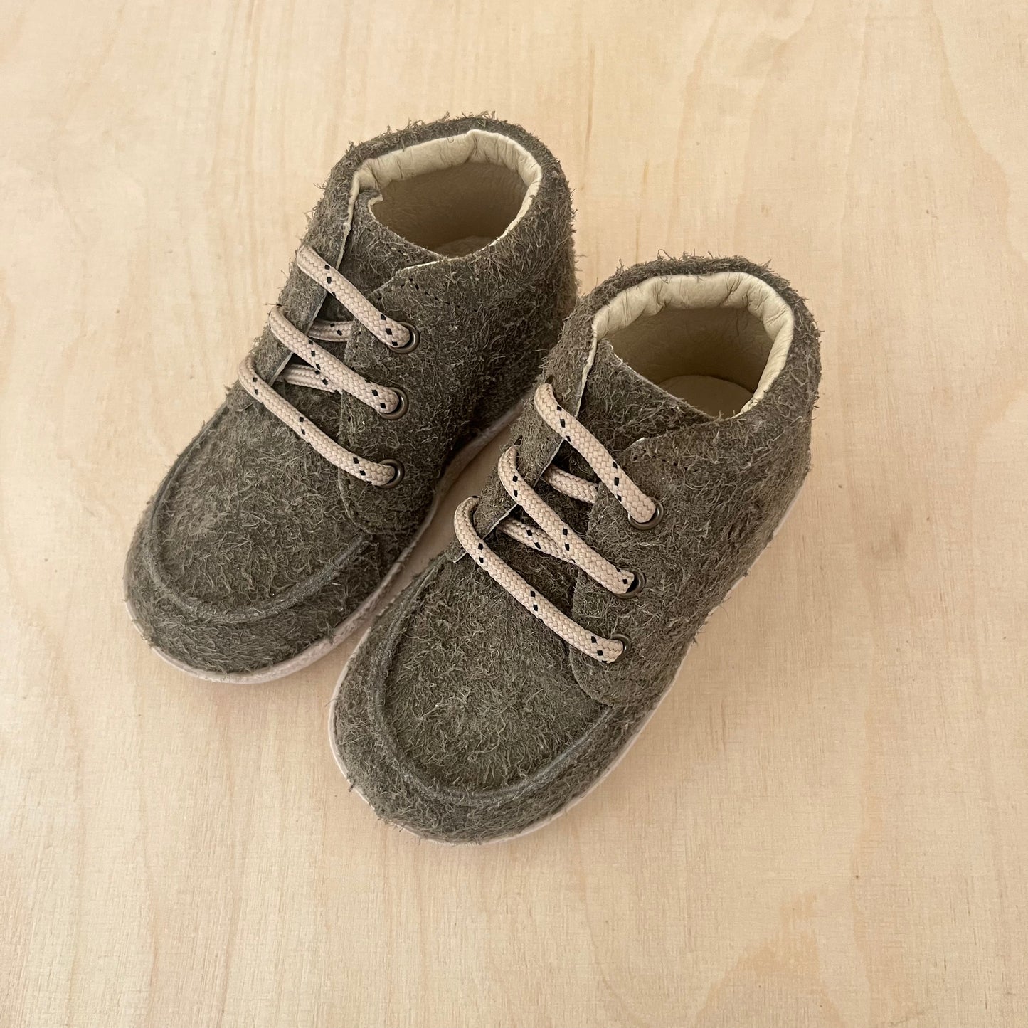 sneaker ostrit - pluma militare