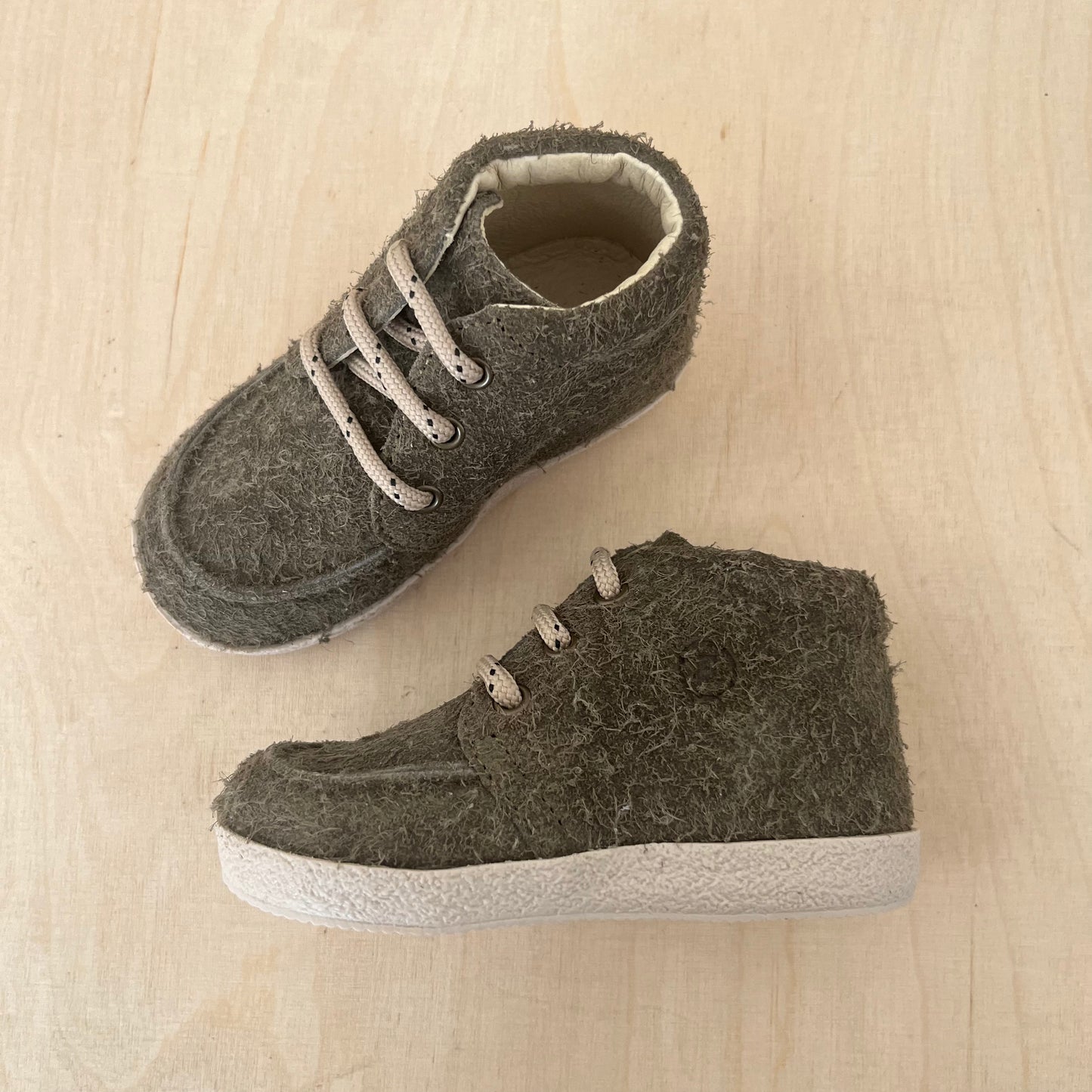 sneaker ostrit - pluma militare