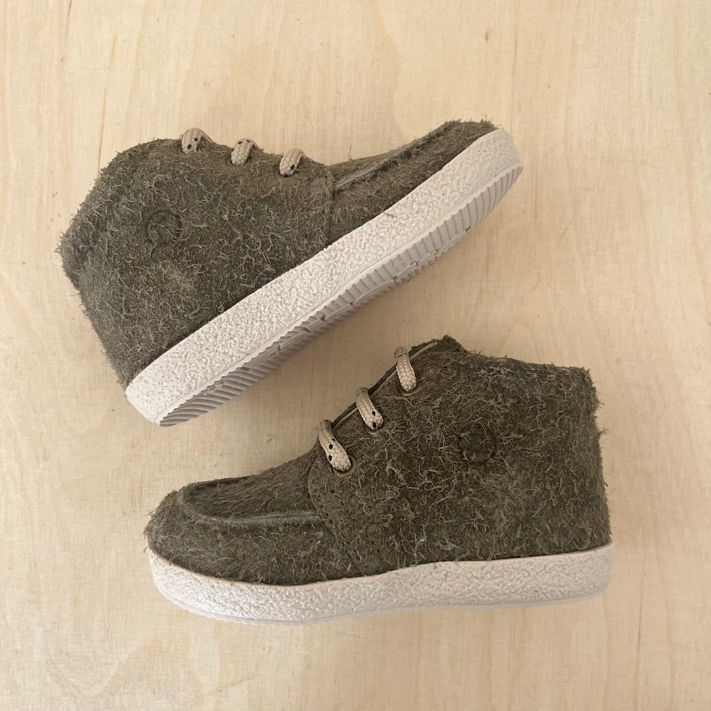 sneaker ostrit - pluma militare