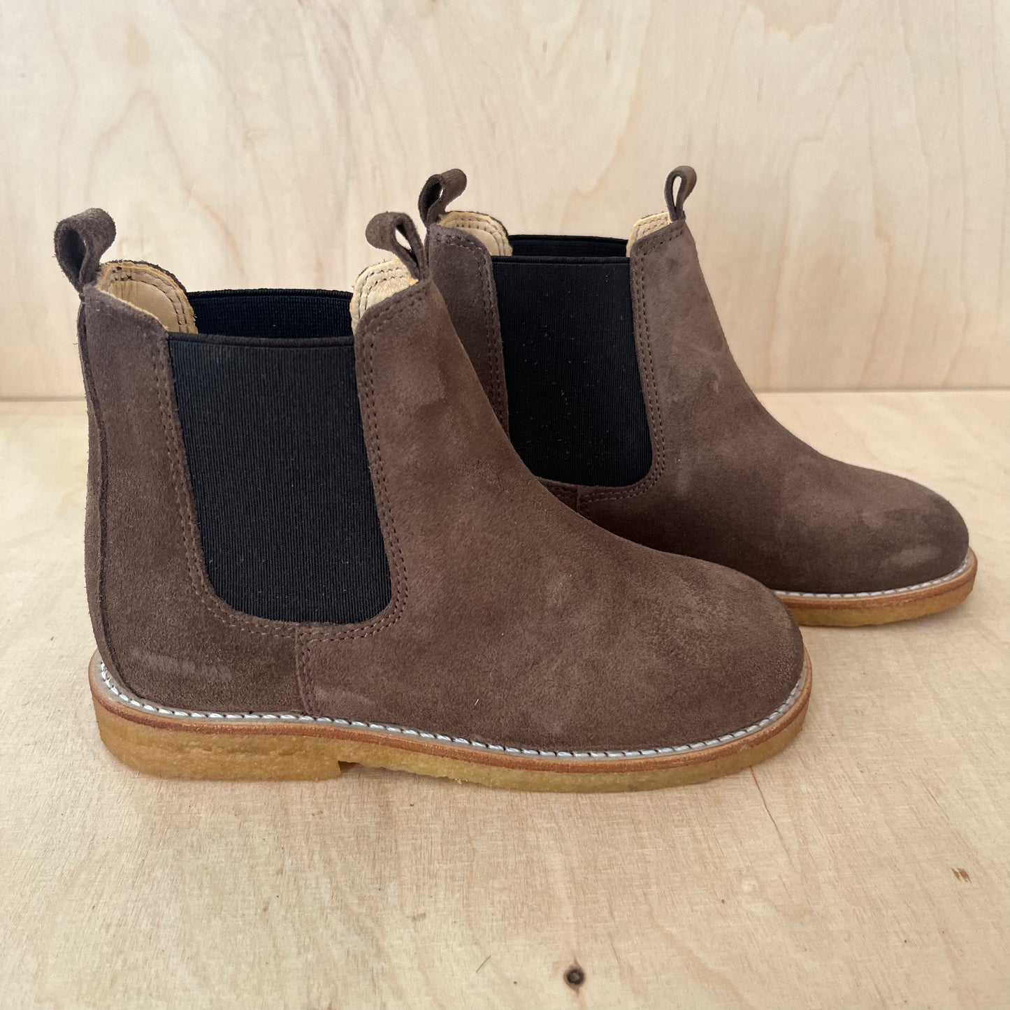 boot - dark taupe suede