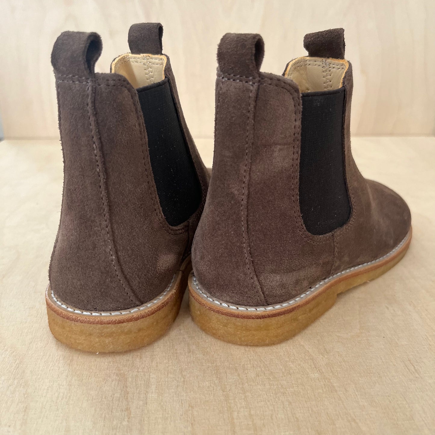 boot - dark taupe suede