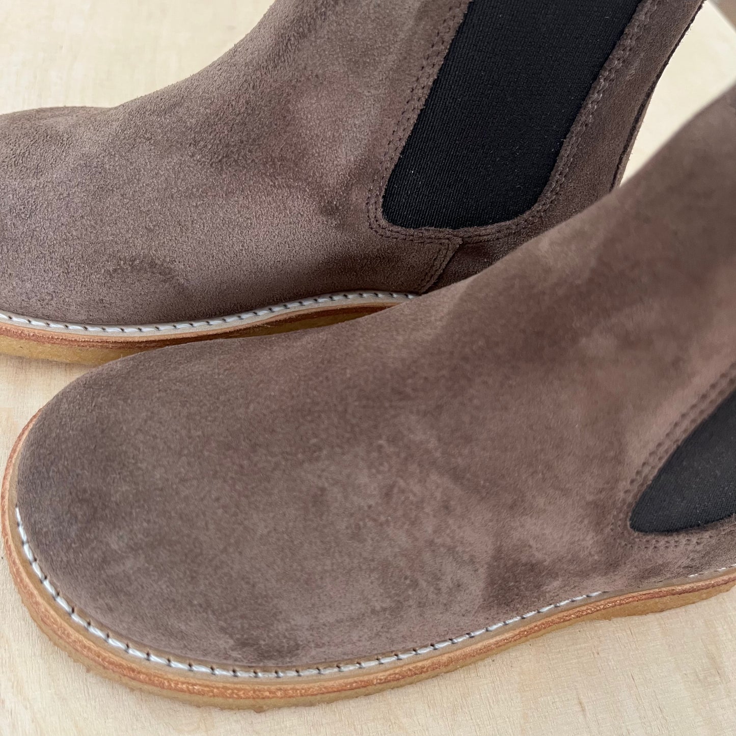 boot - dark taupe suede