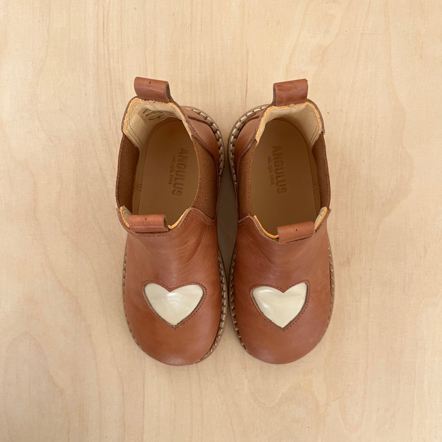 bottine - cognac, buttermilk heart