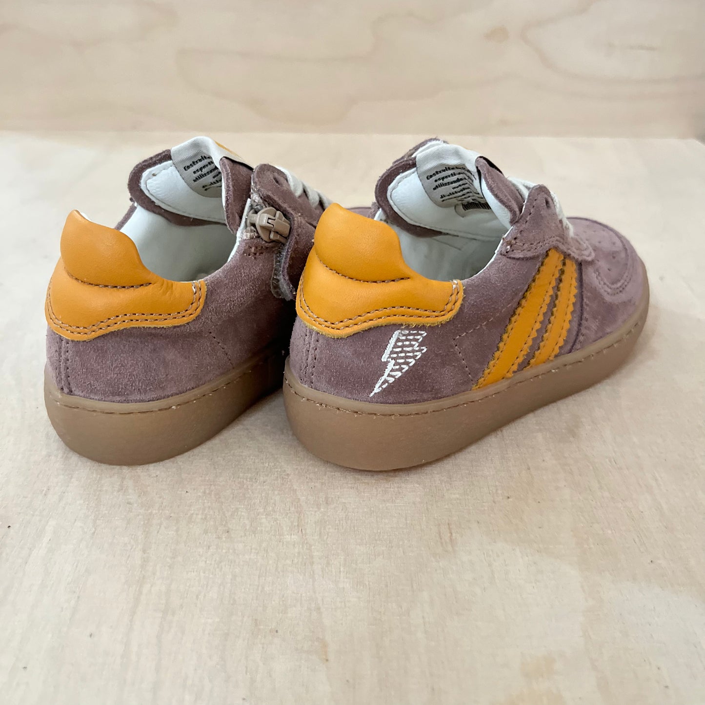 harry sneaker - taupe suede, mosterd strepen - kids