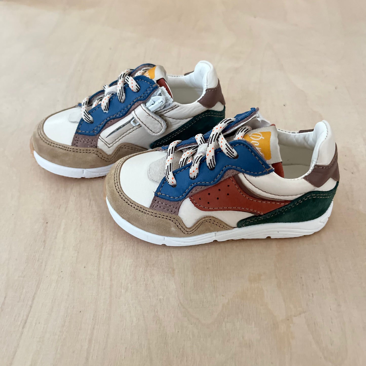runner - cappuccino milk - green red - stapper