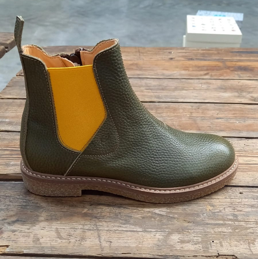 boot, donkergroen met geel detail
