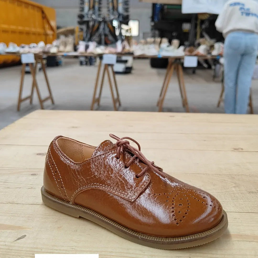 veterschoen, lichtbruin met detail perforaties