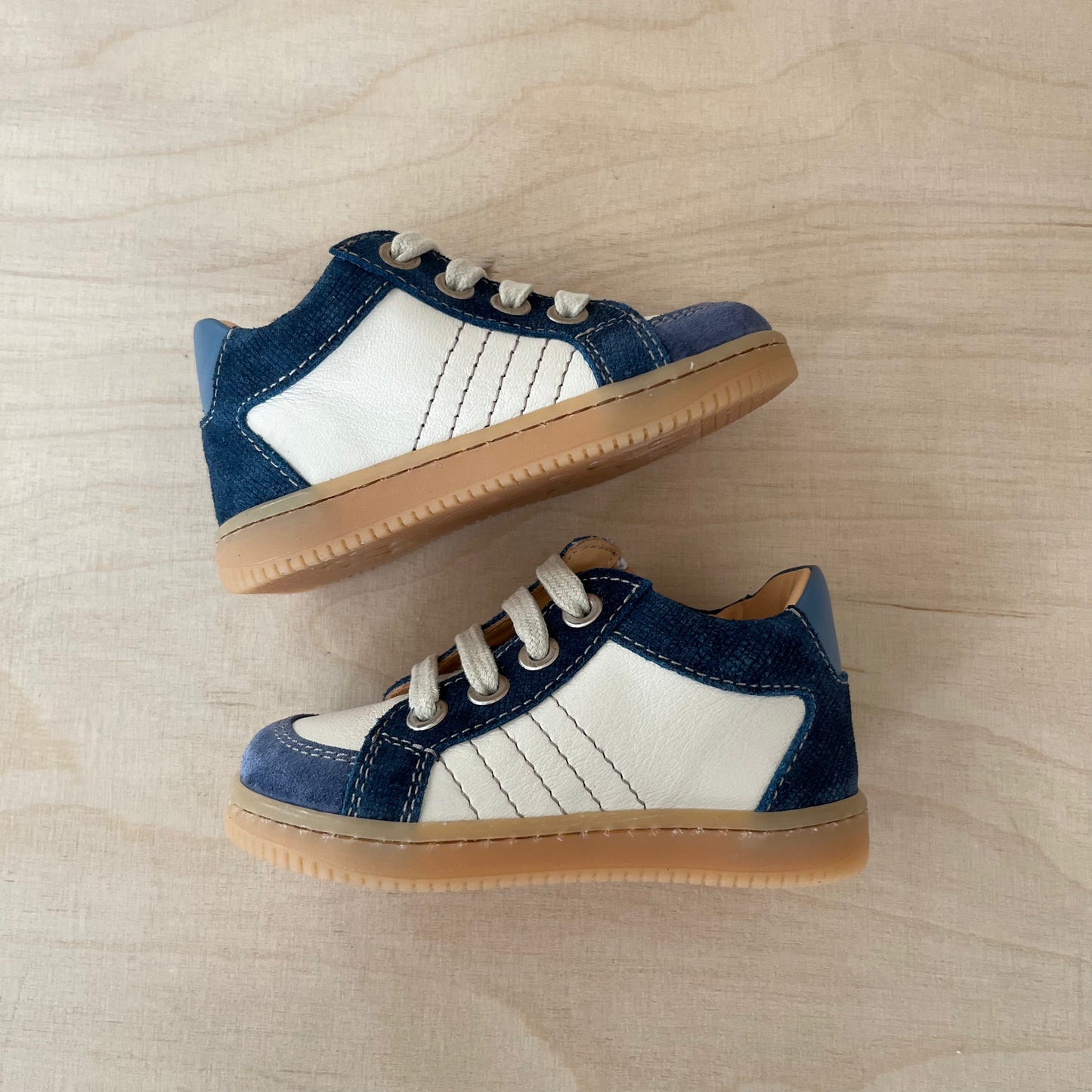OCRA - stapsneaker caterpillar - jeans