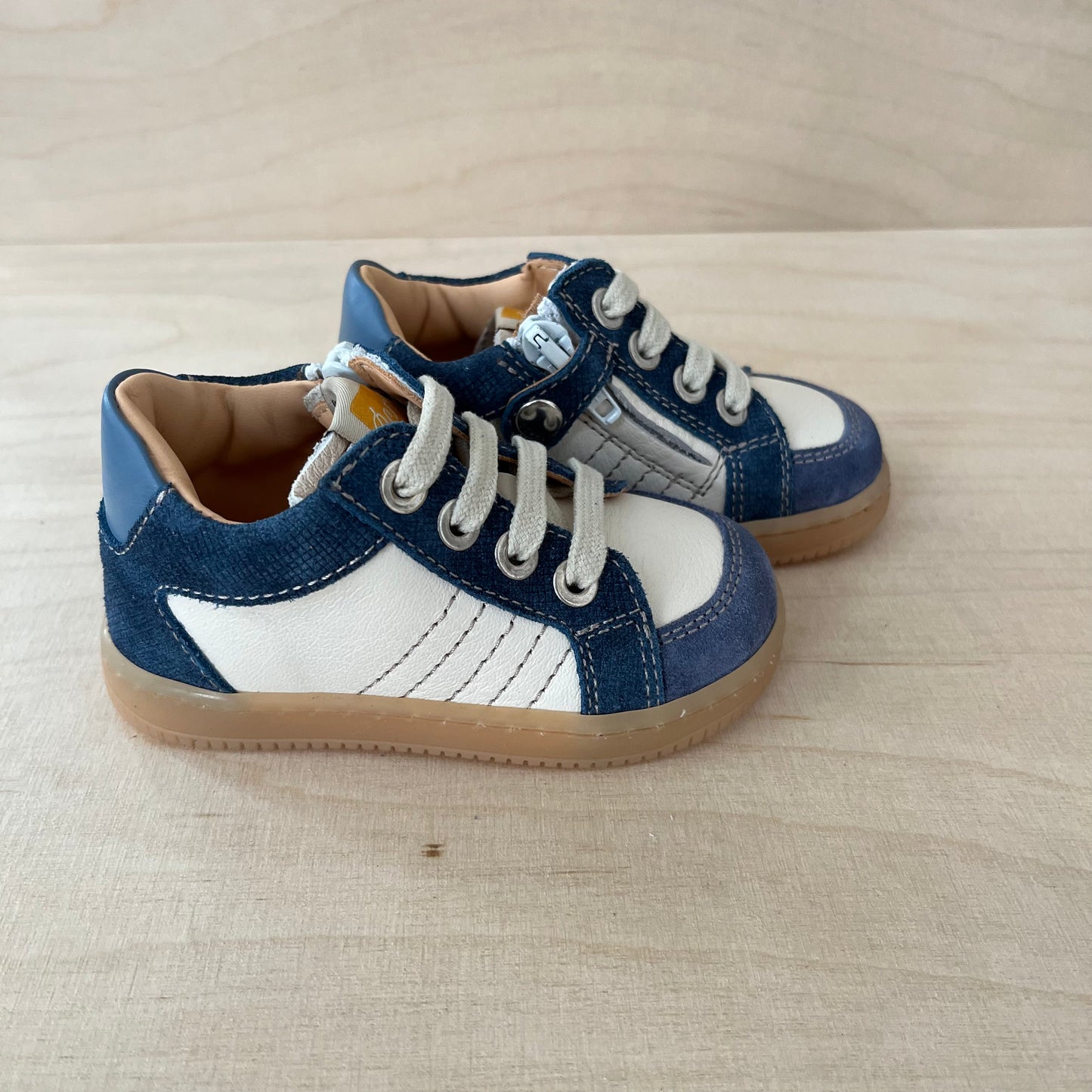 OCRA - stapsneaker caterpillar - jeans
