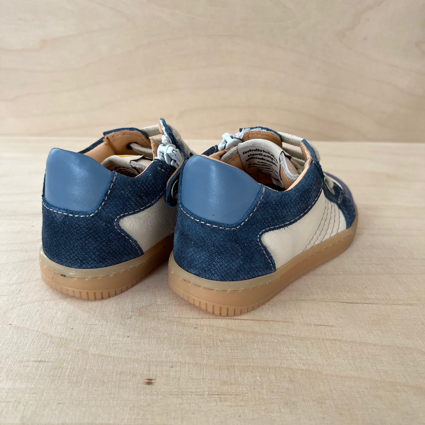 OCRA - stapsneaker caterpillar - jeans