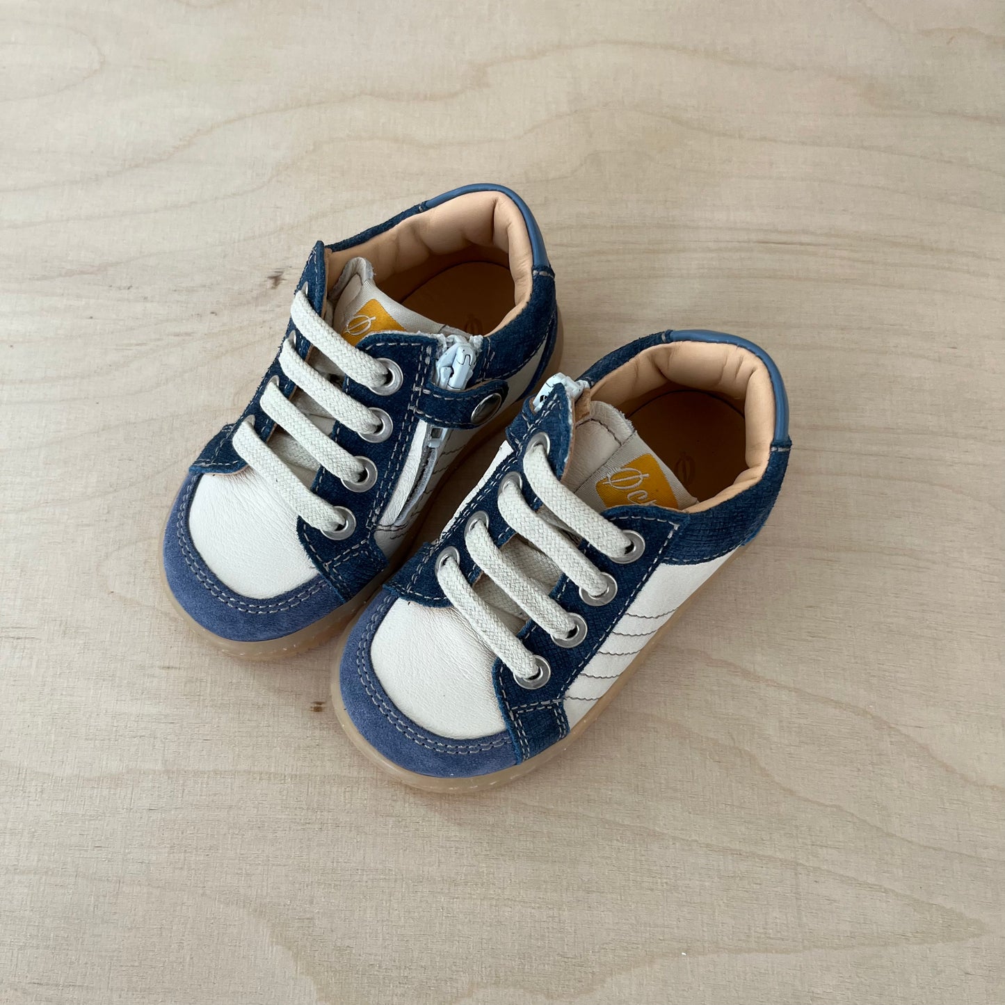 OCRA - stapsneaker caterpillar - jeans